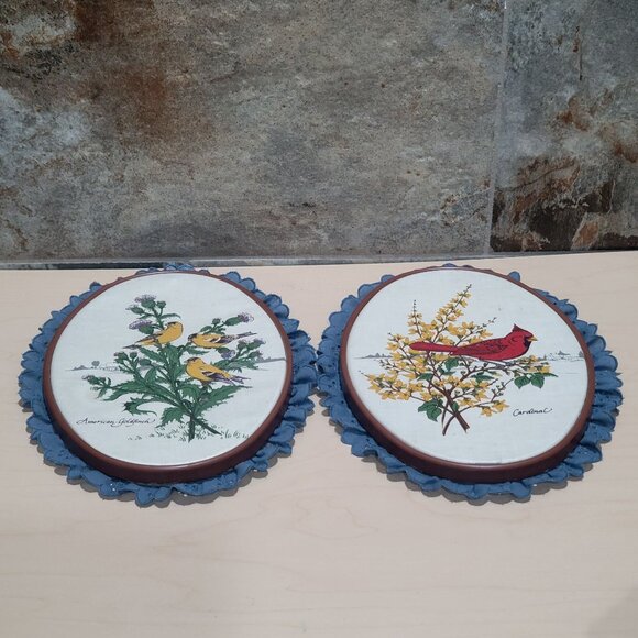 Vintage Bird Floral Pictures on Fabric Hoop Frame Set of 2 Goldfinches Red Robin - Picture 3 of 13